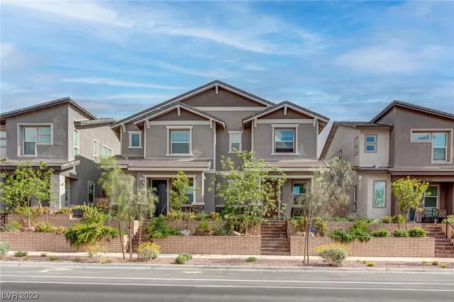 MLS: 2493541 Condo For Sale