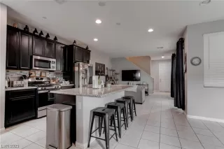 Photo #3: 2493541 Listing 