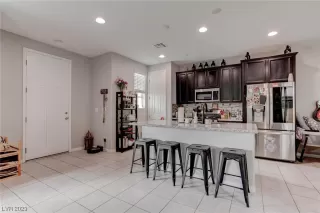 Photo #5: 2493541 Listing 