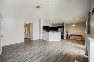 Photo #2: 2493546 Listing 