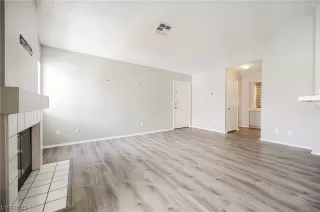 Photo #3: 2493546 Listing 