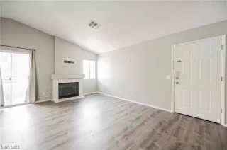 Photo #4: 2493546 Listing 