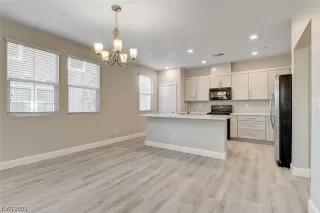 Photo #5: 2493571 Listing