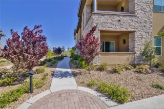 Photo #2: 2493583 Listing