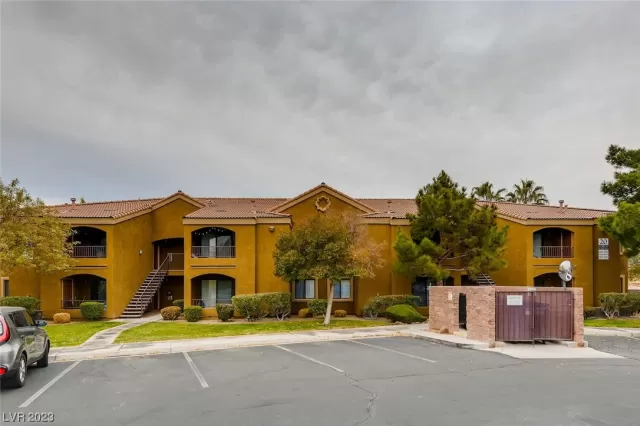 MLS: 2493588 Condo For Sale