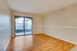 Photo #5: 2493588 Listing 