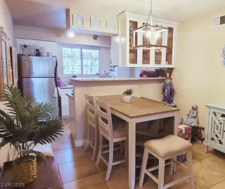 Photo #2: 2493599 Listing