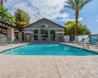 Photo #5: 2493599 Listing