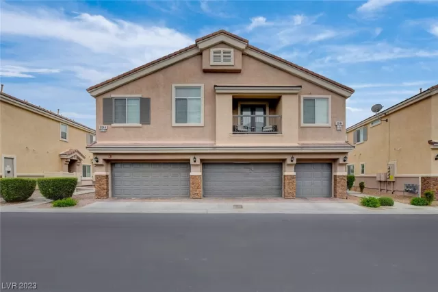 MLS: 2493600 Condo For Sale