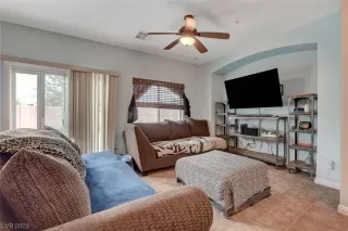 Photo #4: 2493600 Listing 