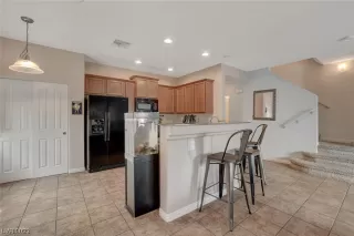 Photo #6: 2493600 Listing 