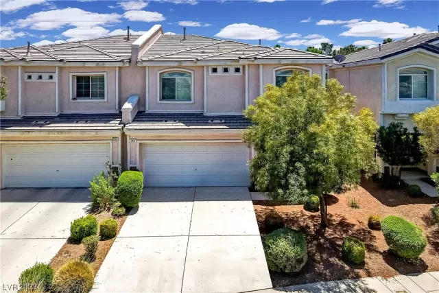 MLS: 2493607 Condo For Sale