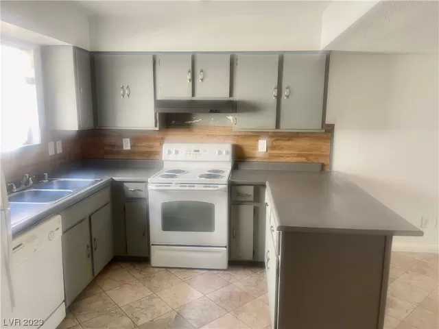 MLS: 2493611 Condo For Sale