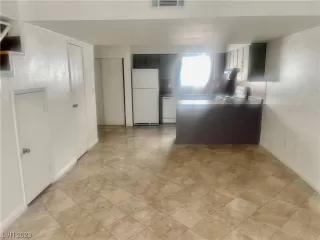 Photo #1: 2493611 Listing 