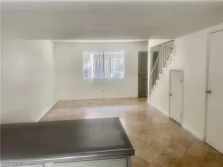 Photo #3: 2493611 Listing 