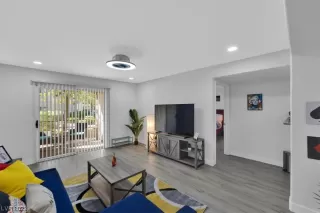 Photo #4: 2493629 Listing 