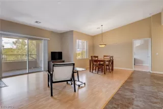 Photo #6: 2493630 Listing 