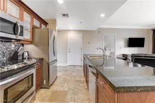 Photo #5: 2493635 Listing