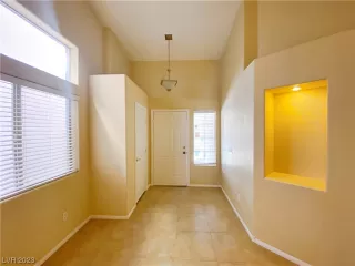 Photo #2: 2493647 Listing 