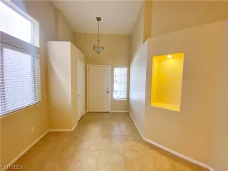 Photo #3: 2493647 Listing 