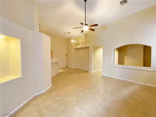 Photo #5: 2493647 Listing 