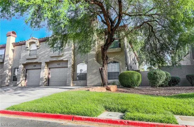 MLS: 2493666 Condo For Sale