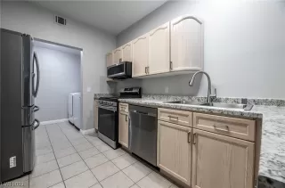 Photo #5: 2493666 Listing 