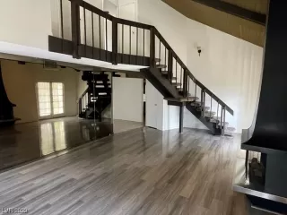 Photo #5: 2493673 Listing 