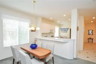 Photo #5: 2493677 Listing