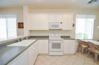 Photo #6: 2493677 Listing