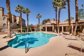 Photo #1: 2493697 Listing 