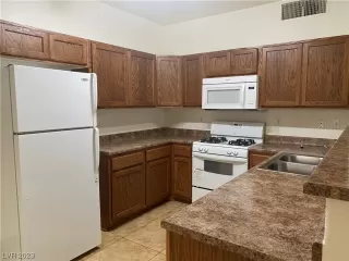 Photo #2: 2493742 Listing 