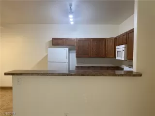 Photo #3: 2493742 Listing 