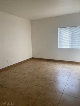 Photo #5: 2493742 Listing 