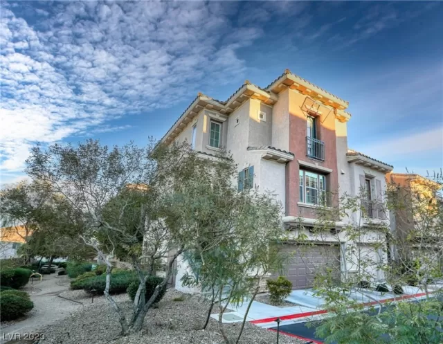 MLS: 2493774 Condo For Sale