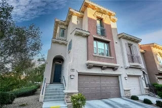 Photo #2: 2493774 Listing