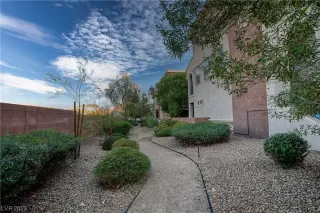 Photo #4: 2493774 Listing