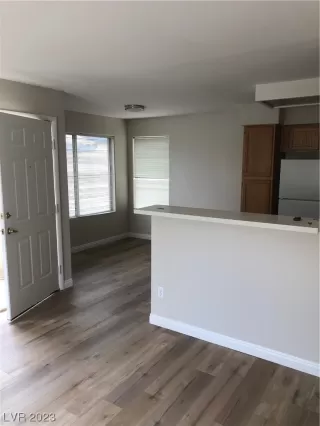 Photo #3: 2493798 Listing 