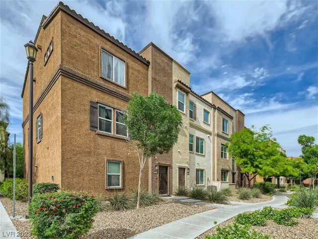 MLS: 2493810 Condo For Sale