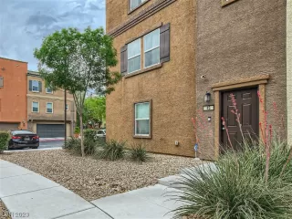 Photo #2: 2493810 Listing