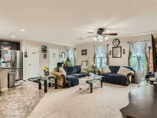 Photo #3: 2493810 Listing