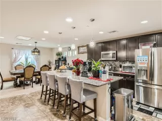 Photo #4: 2493810 Listing