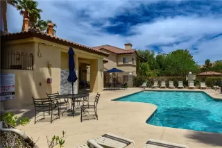 Photo #3: 2493820 Listing