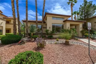 Photo #4: 2493820 Listing