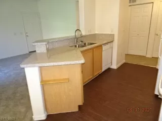 Photo #4: 2493830 Listing 