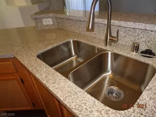 Photo #5: 2493830 Listing 