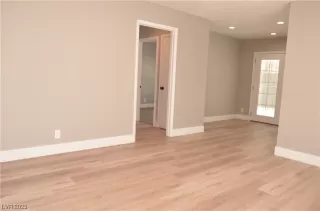 Photo #1: 2493831 Listing