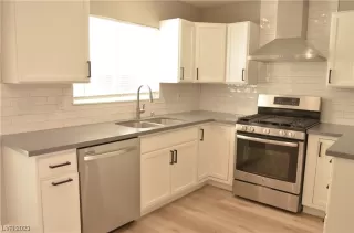 Photo #5: 2493831 Listing