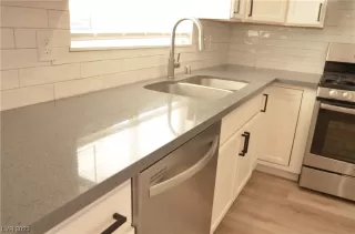 Photo #6: 2493831 Listing