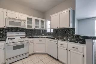 Photo #3: 2493847 Listing 